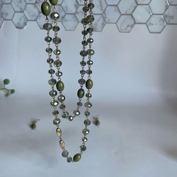 Elegant Sparkly Green Faceted Beaded Necklace and Earring Set - Picture 3 of 4